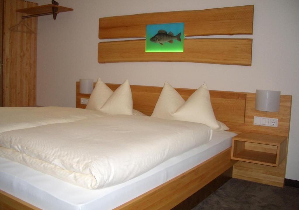 Karpfenhotel & Herrenhaus Im Gasthaus Sindel-Buckel Feuchtwangen Quarto foto